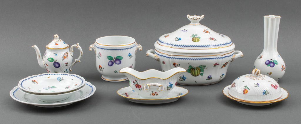 Appraisal: RICHARD GINORI ITALIAN PORCELAIN PIECES Nine pieces of Richard Ginori