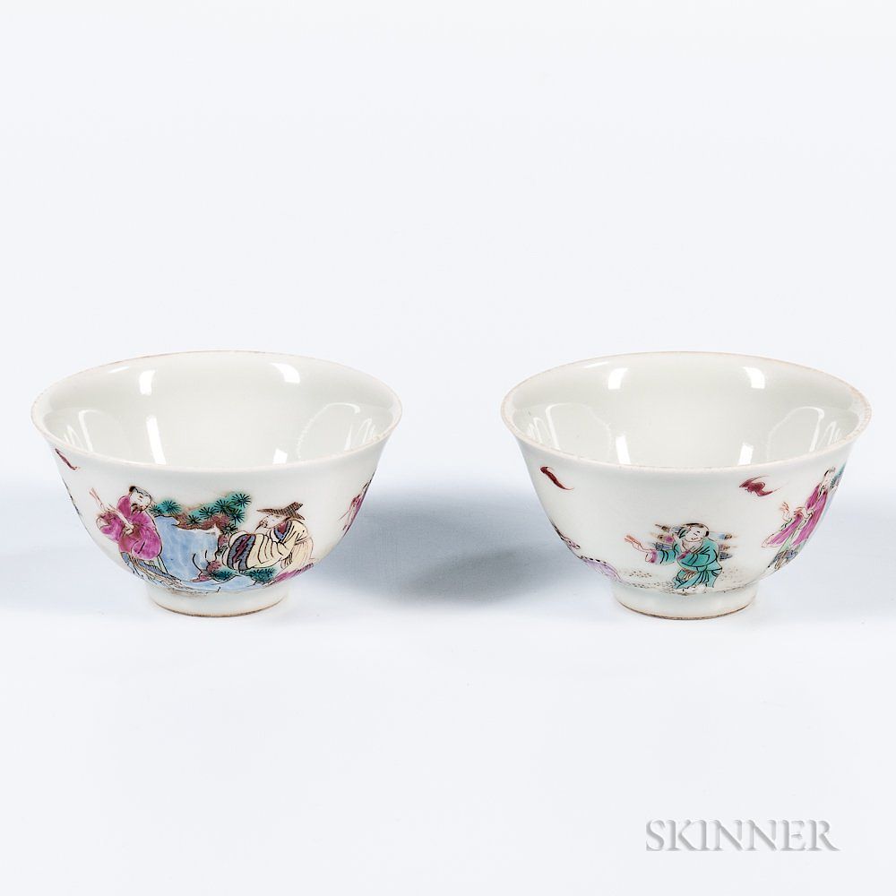 Appraisal: Pair of Famille Rose Cups Pair of Famille Rose Cups