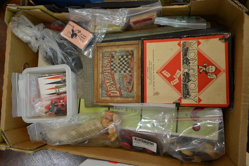 Appraisal: BOX OF VINTAGE GAMES INCL MONOPOLY KNUCKLEBONES ETC