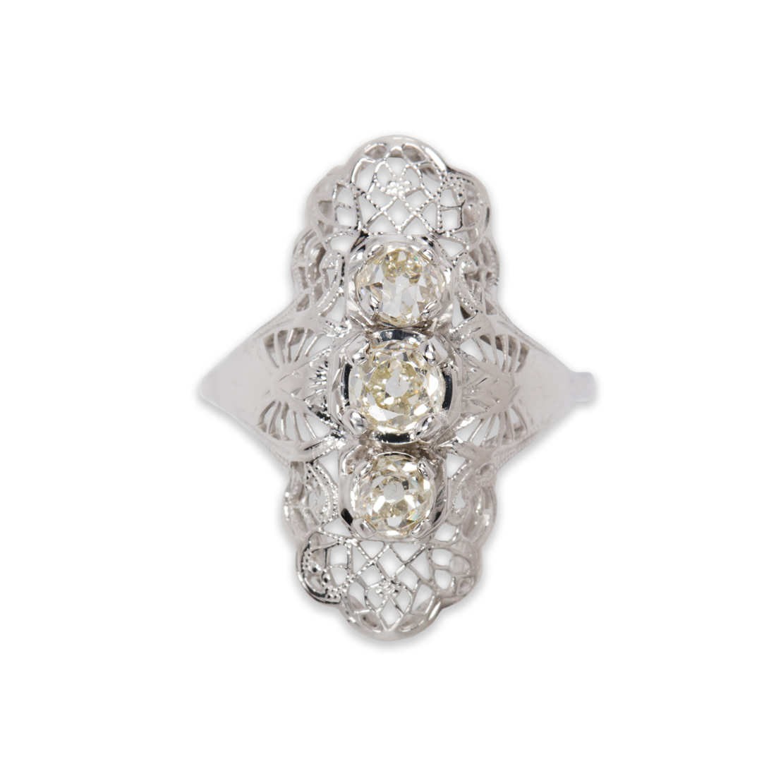 Appraisal: A DIAMOND AND EIGHTEEN KARAT WHITE GOLD RING A diamond