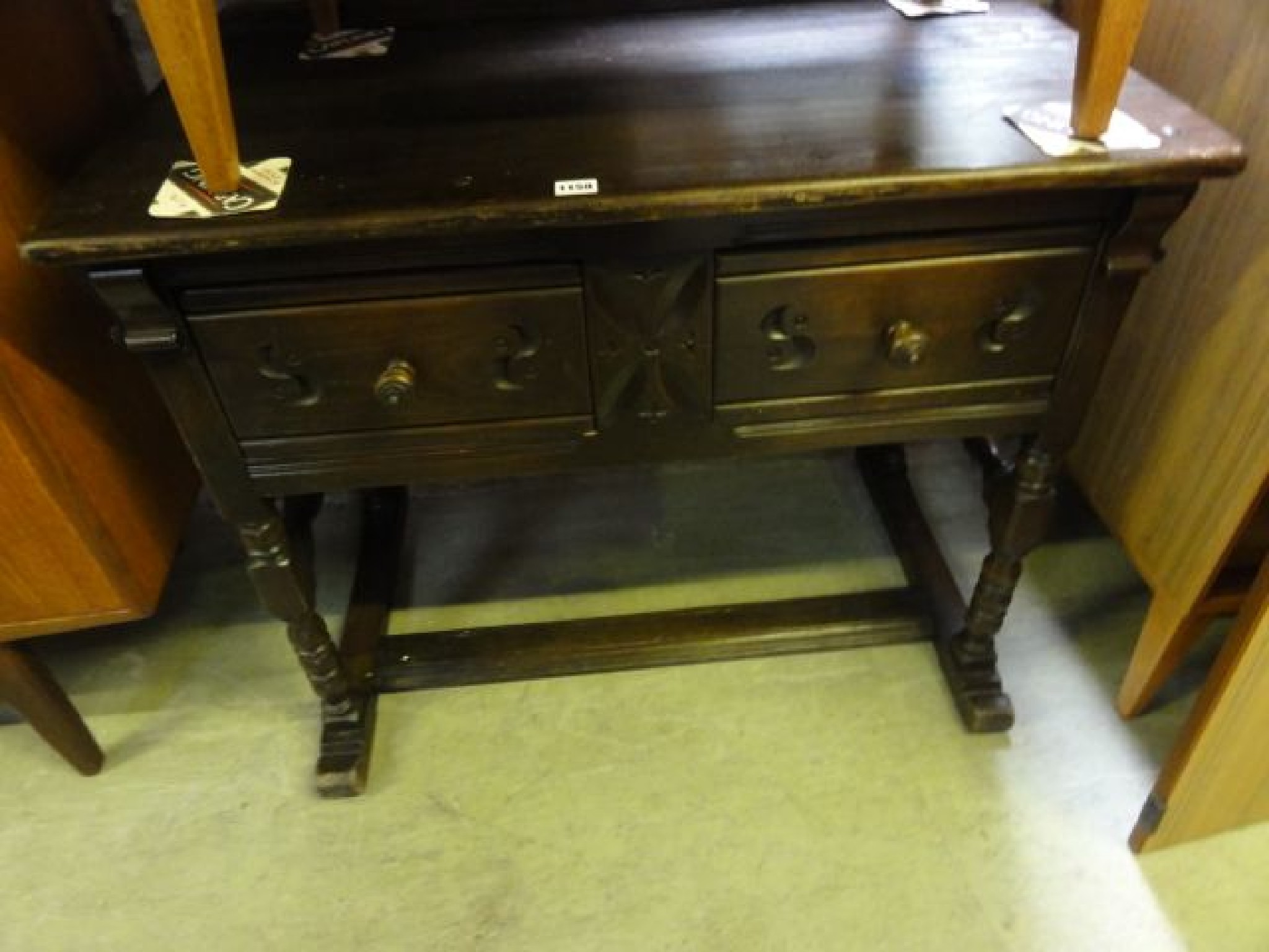 Appraisal: A good quality reproduction oak side dressing table of rectangular