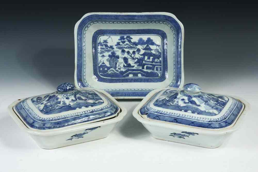 Appraisal: CHINESE EXPORT LOT - Three piece lot of blue Canton