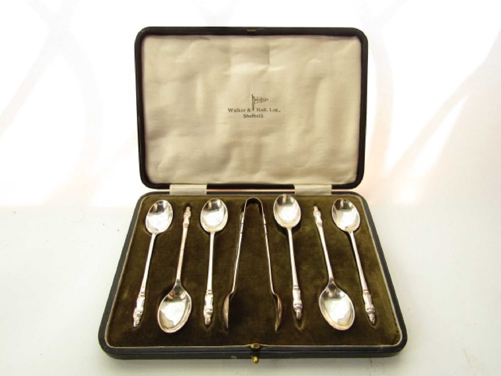 Appraisal: A cased set of George V silver Apostle cutlery Walker