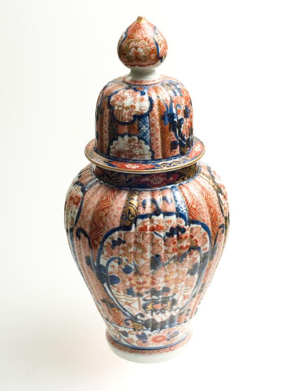 Appraisal: JAPANESE IMARI VASE AND COVER th CENTURY of ovoid form