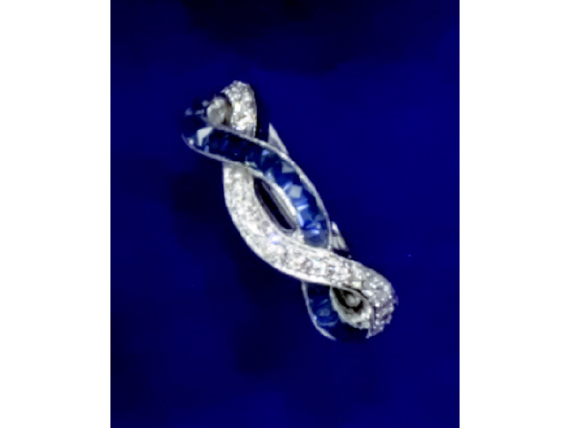 Appraisal: DIAMOND AND SAPPHIRE RING k white gold lady's ring with