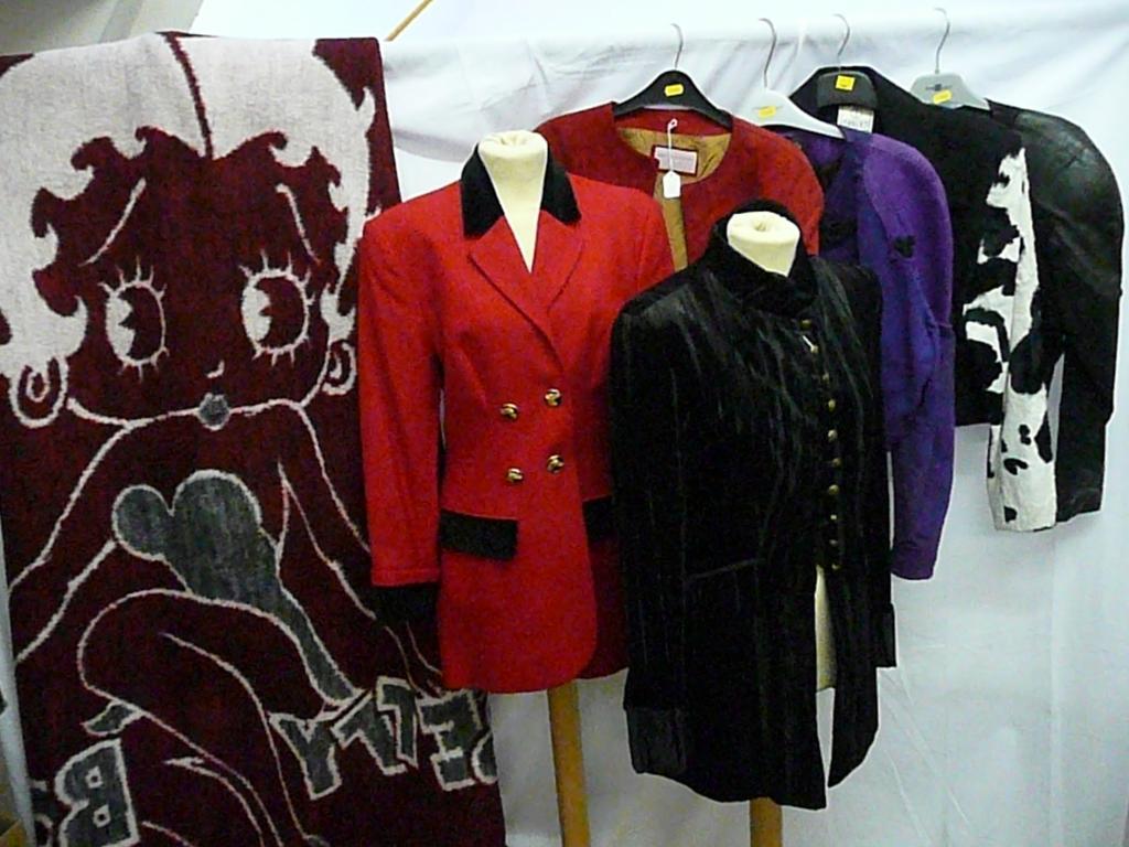 Appraisal: Compagnie' Paris red hunting style jacket with black velvet collar