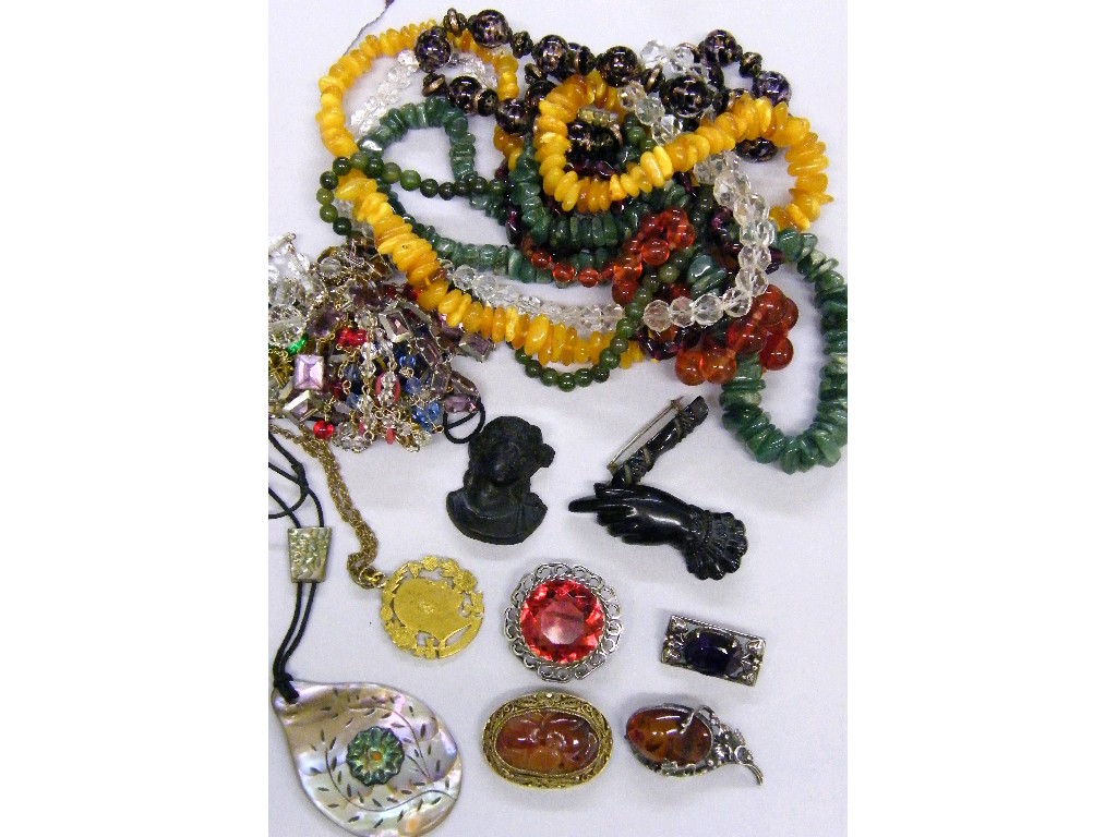 Appraisal: Quantity of costume jewellery including coloured bead necklets brooches stone