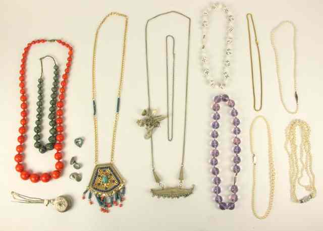 Appraisal: A quantity of costume jewellery mainly bead necklaces faux pearl