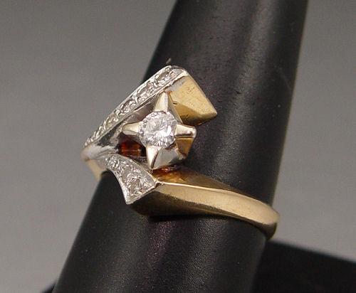 Appraisal: K DIAMOND RING K yellow gold ring contains one round