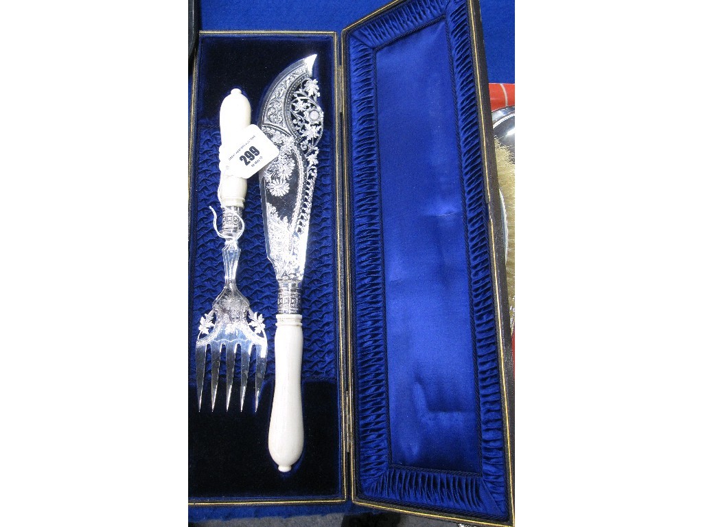 Appraisal: Cased pair of fish servers