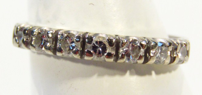 Appraisal: A ladies half eternity ring set with small diamonds on