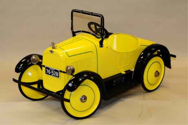 Appraisal: STEELCRAFT STUTZ PEDAL CAR Painted in bright yellow body full