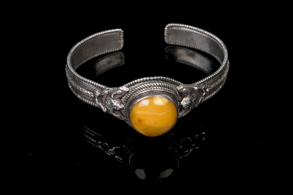 Appraisal: YELLOW AMBER AND SILVER BRACELET This bangle features an open