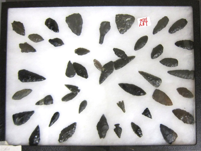 Appraisal: COLLECTION OF APPROXIMATELY ARROW HEADS AND POINTS found in the