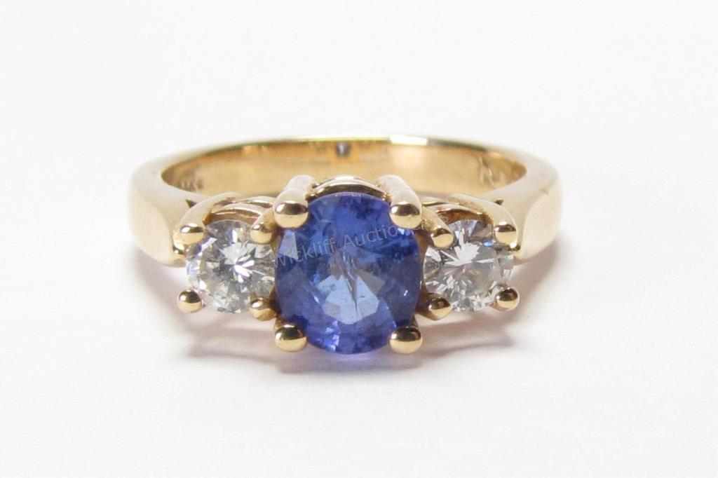 Appraisal: A K yellow gold three-stone ring with oval mm x