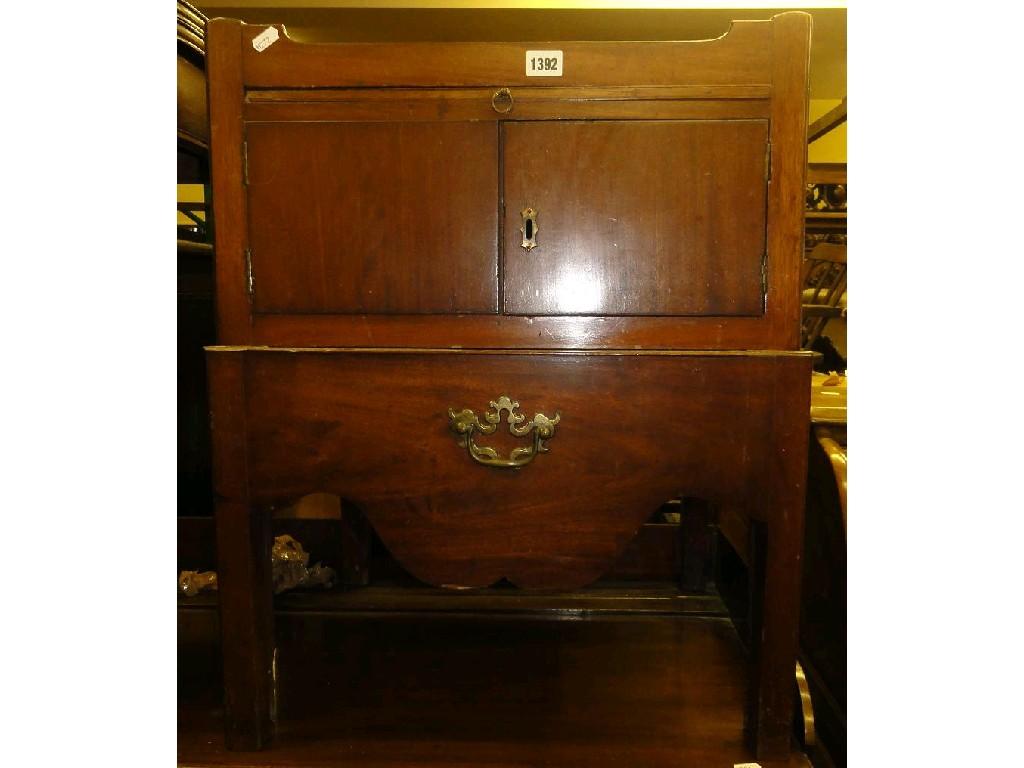 Appraisal: A Georgian mahogany night commode with tray top over a