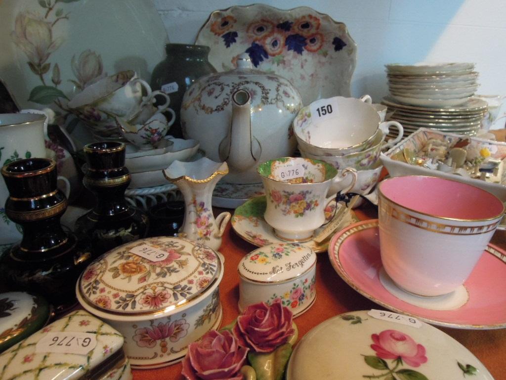 Appraisal: A quantity of miscellaneous continental and other ceramics including a