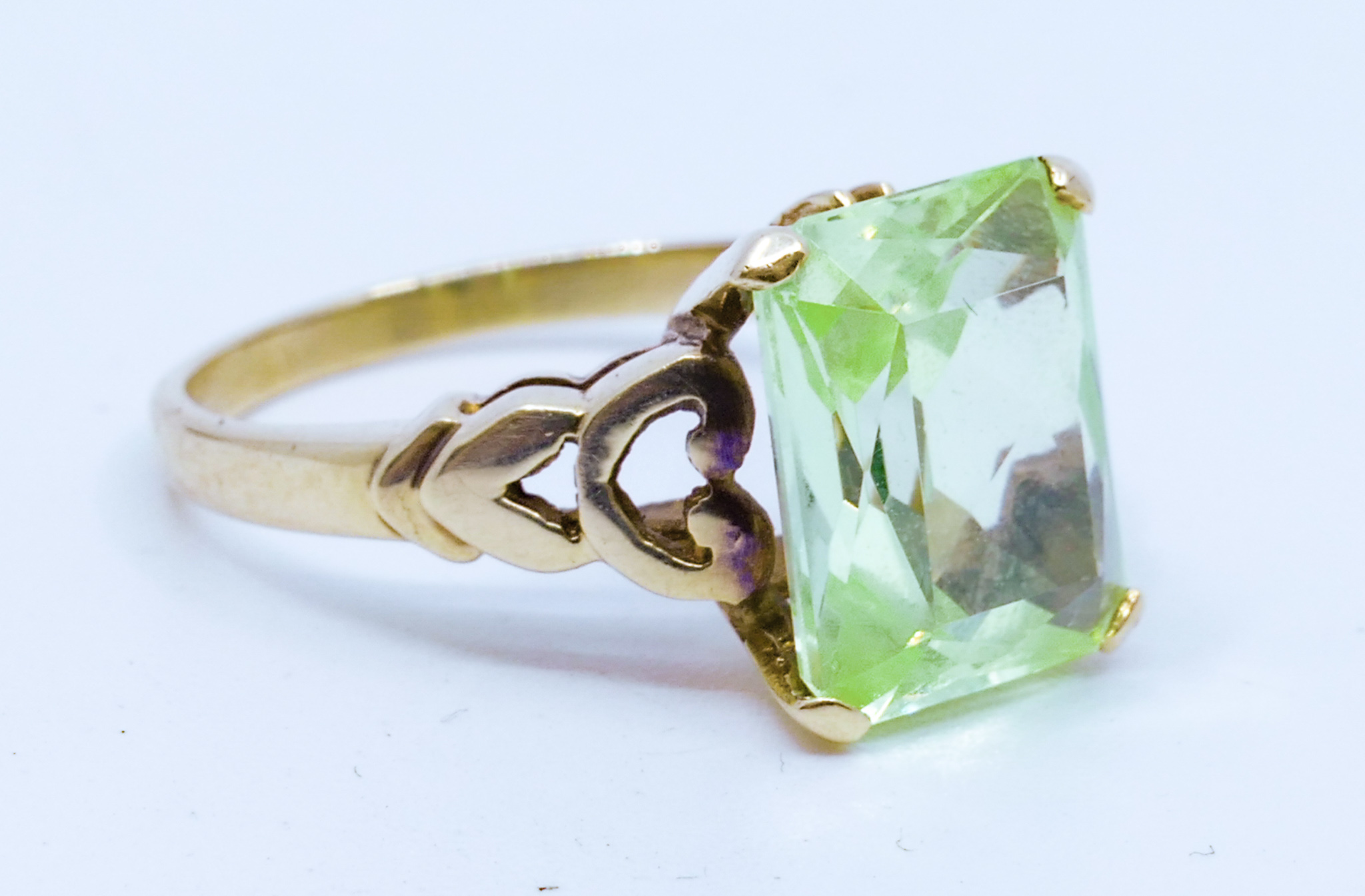 Appraisal: Vintage k Light Green Stone Ring Size - Grams