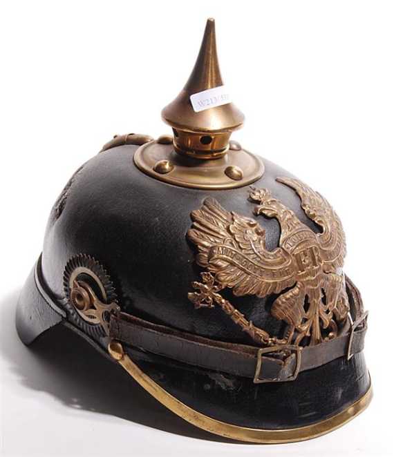 Appraisal: PICKELHAUBE Preussen um Infanterie Lederglocke mit Messinggarnitur R ckseitig ein