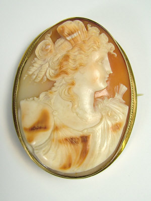 Appraisal: A good quality Victorian shell cameo brooch Mounted within ct