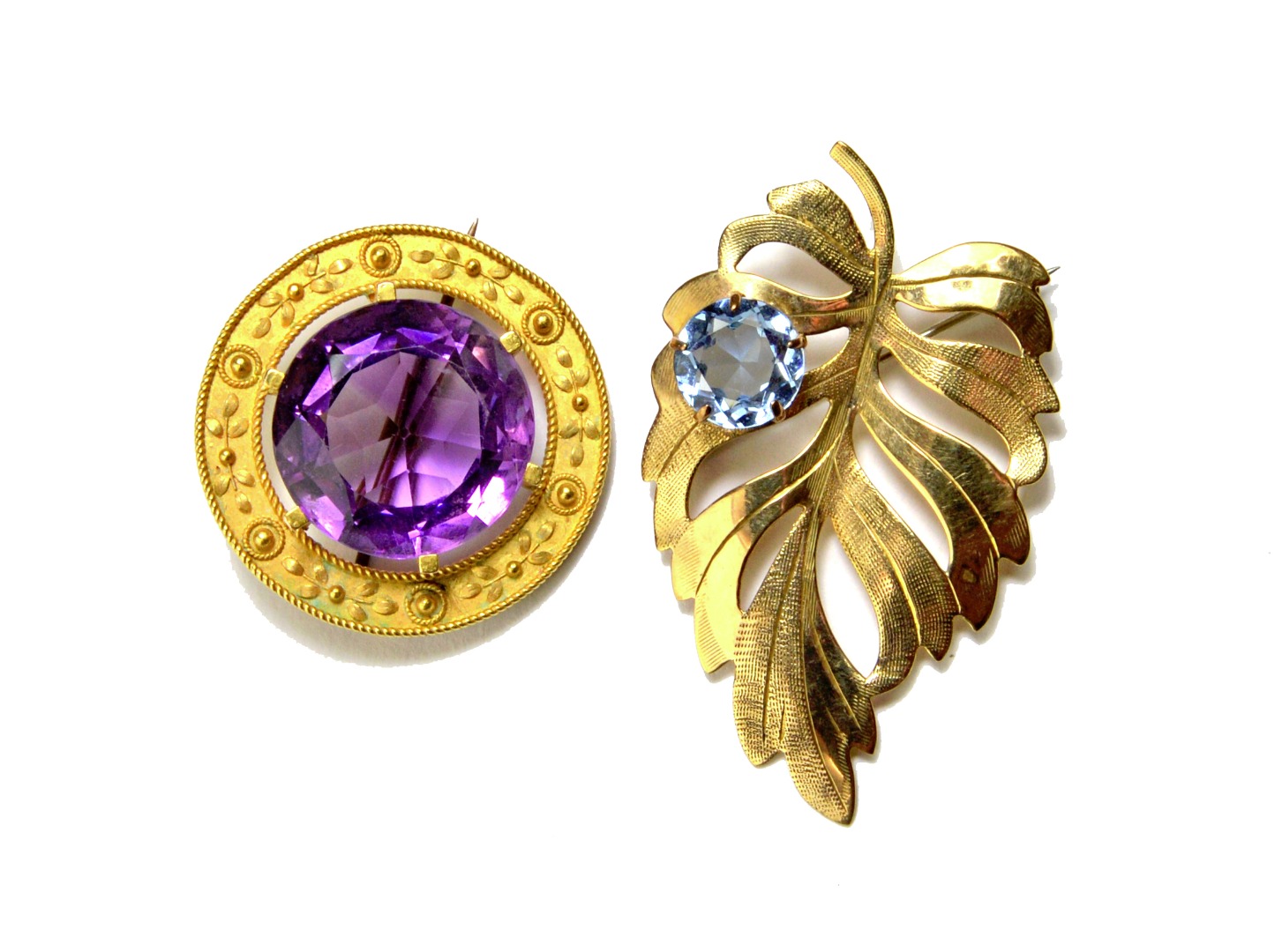 Appraisal: A gold and amethyst set single stone brooch claw set