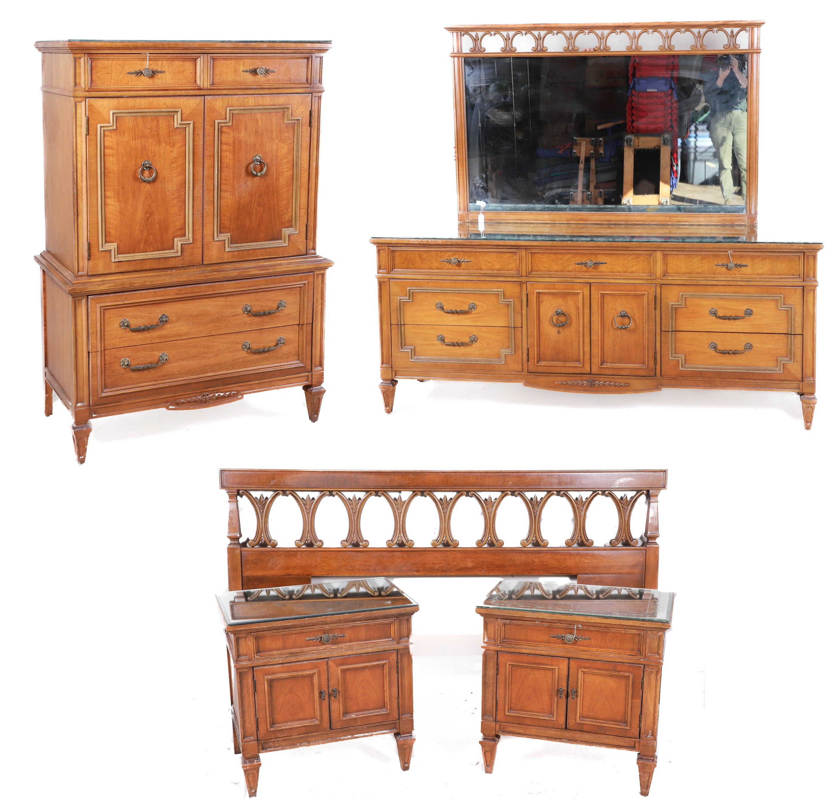 Appraisal: pc Thomasville French style walnut bedroom set c o king