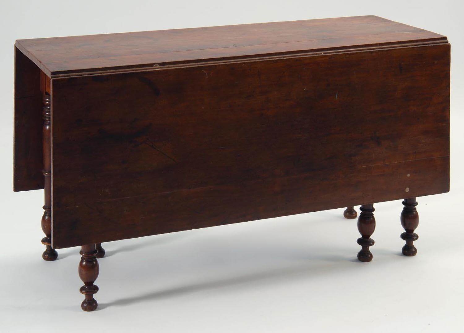 Appraisal: TH CENTURY AMERICAN LATE COUNTRY SHERATON DROP-LEAF TABLE in mahogany