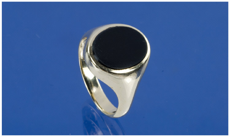 Appraisal: ct Gold Gents Signet Ring Set With An Oval Black