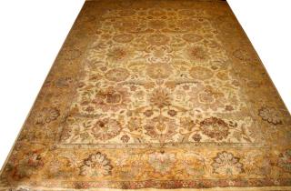 Appraisal: PERSIAN ORIENTAL WOOL RUG PERSIAN ORIENTAL WOOL RUG W '