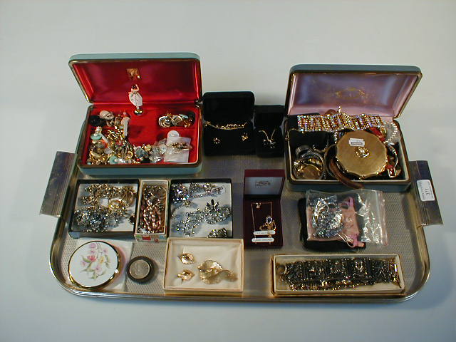 Appraisal: Costume jewellery including small ct and silver items