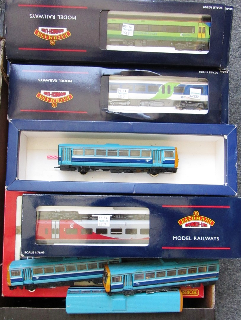 Appraisal: A quantity of gauge railway locomotives and accessories mainly boxed