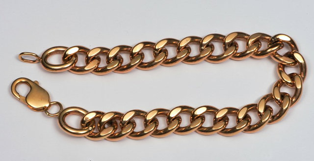 Appraisal: A HEAVY CT GOLD BRACELET of chain link form approximately