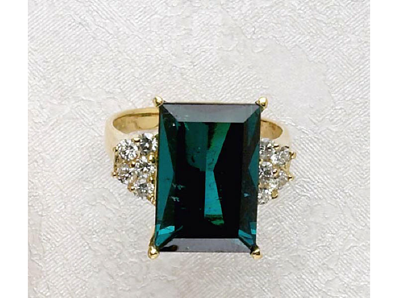 Appraisal: GREEN TOURMALINE AND DIAMOND RING k yellow gold green tourmaline