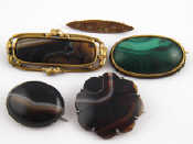 Appraisal: A mixed lot comprising a carat two colour gold bar