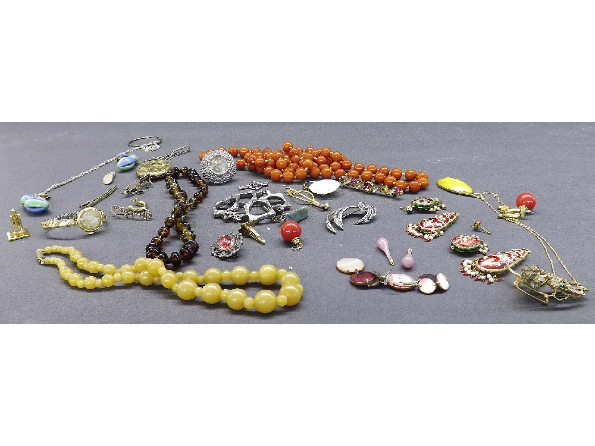 Appraisal: Selection of assorted costume jewellery to include brooches possible amber