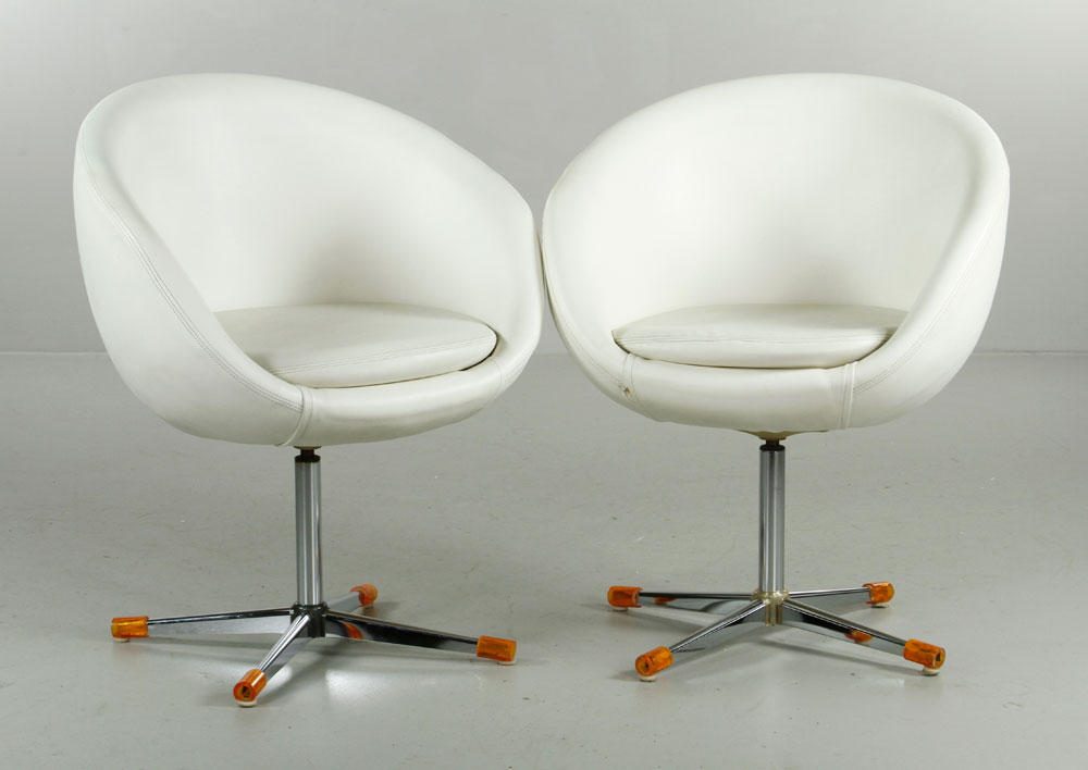 Appraisal: - Pr Style of Artifort Leather Chairs Pair of style