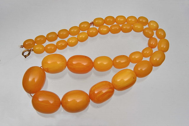 Appraisal: A GRADUATED FAUX AMBER BEAD NECKLACE long