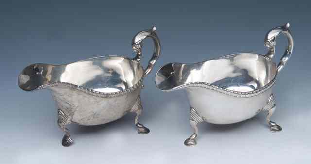 Appraisal: A NEAR PAIR OF TH CENTURY SILVER SAUCE BOATS with