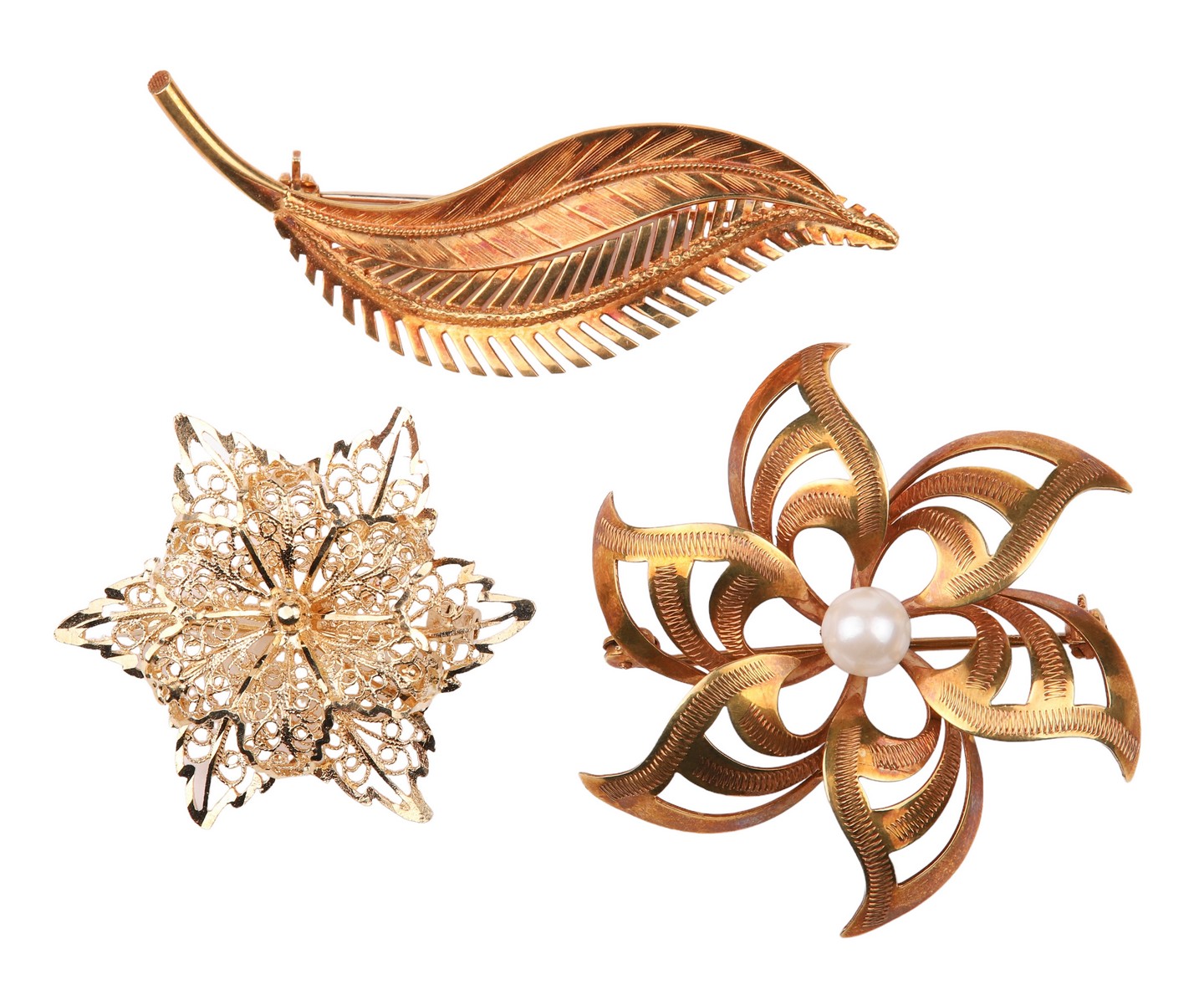 Appraisal: K Gold Brooches flower form feather and filigree flower -