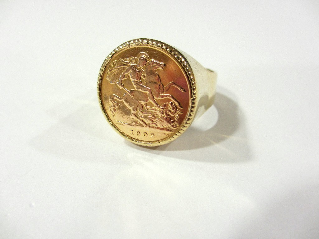 Appraisal: WITHDRAWN An Edwardian gold half sovereign ring dated in plain