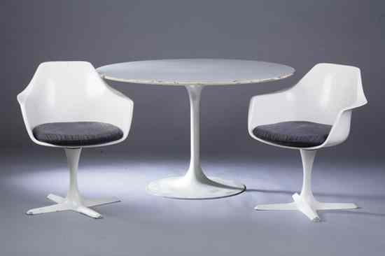 Appraisal: SEVEN-PIECE AMERICAN MODERN EERO SAARINEN TULIP BREAKFAST DINETTE SET Designed