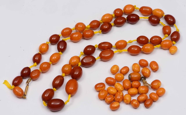 Appraisal: A coloured amber bead necklace not tested together with a