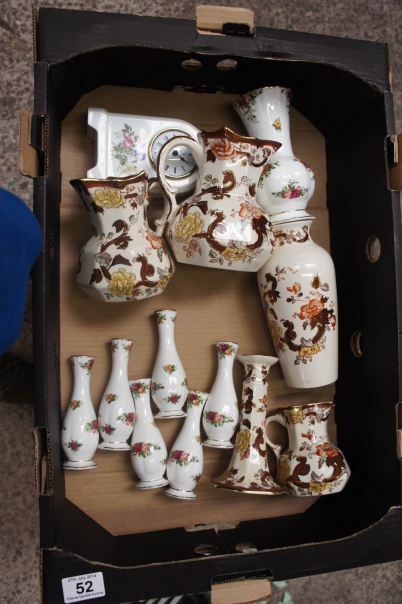 Appraisal: A collection of pottery to include Mason's round velvet jugs