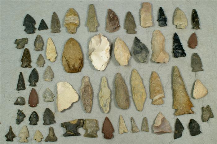 Appraisal: Approximately flint stone arrowheads longest about with a stone war