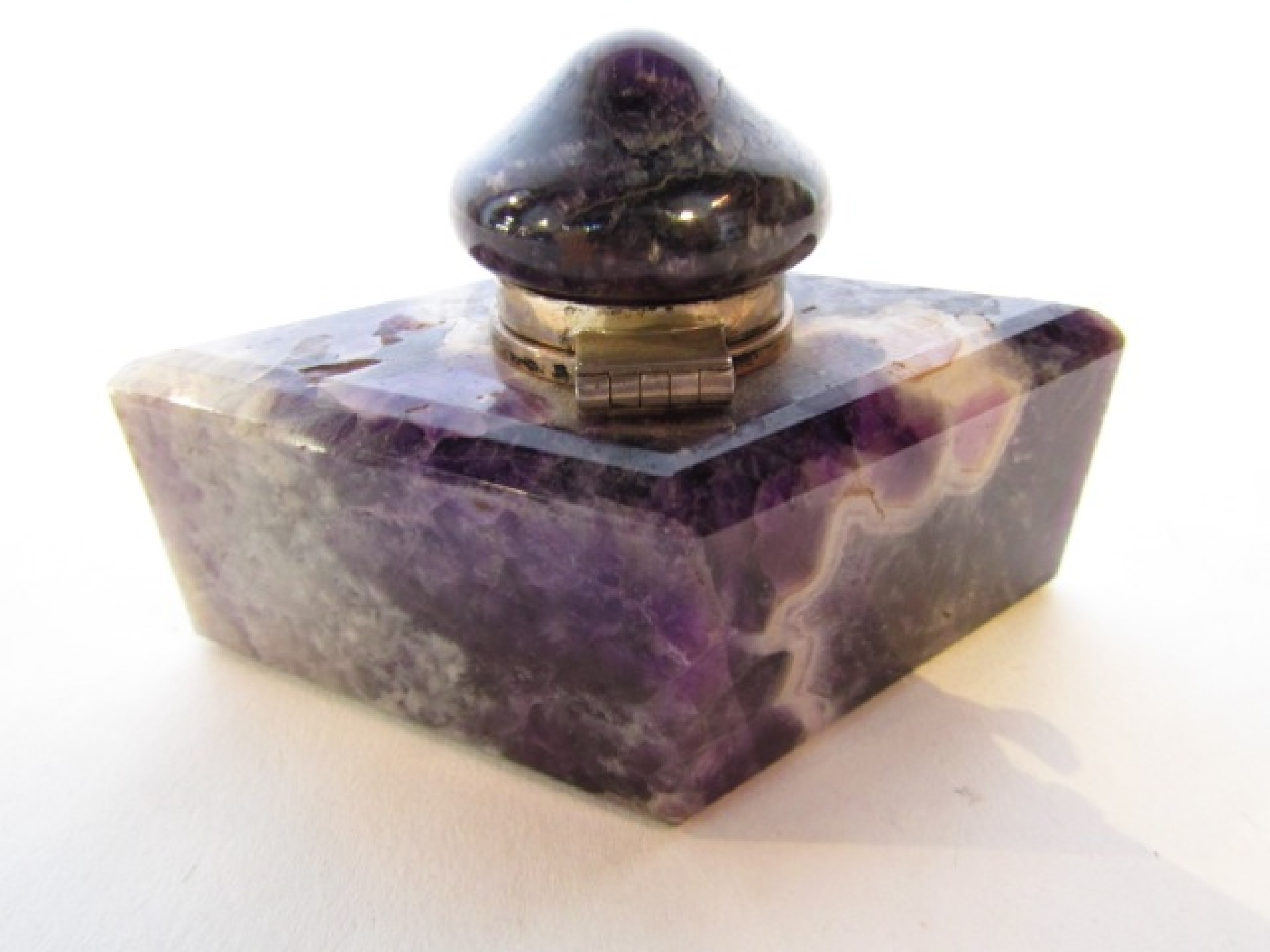 Appraisal: A Blue John inkwell the base of lozenge form with