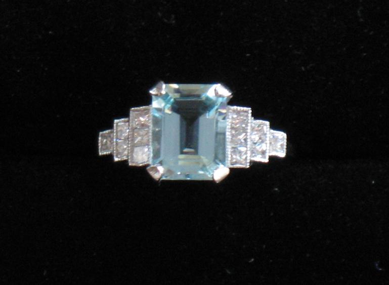 Appraisal: A DIAMOND AND AQUAMARINE DRESS RING the large central step-cut