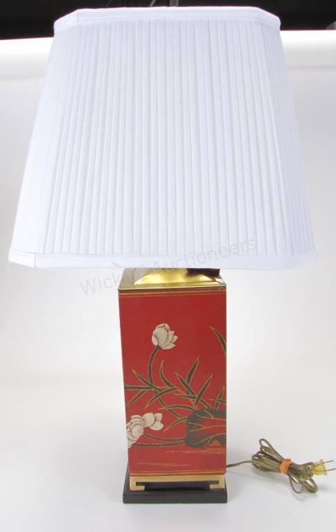 Appraisal: A decorator table lamp Oriental design with bird and floral