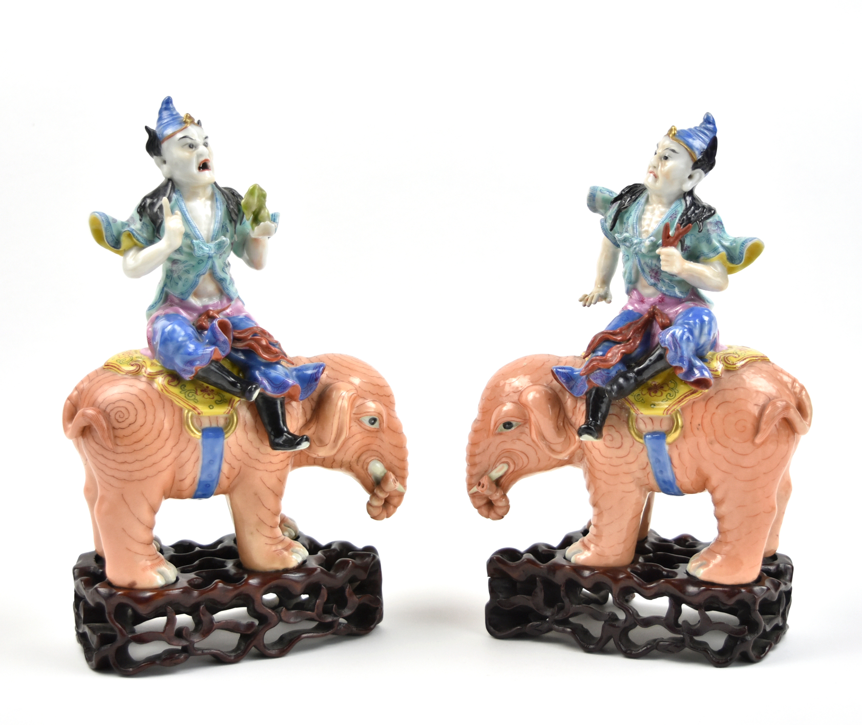 Appraisal: Chinese th C a pair of famille rose statue of