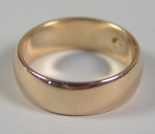 Appraisal: k Yellow Gold Wedding Band k yellow gold plain polished