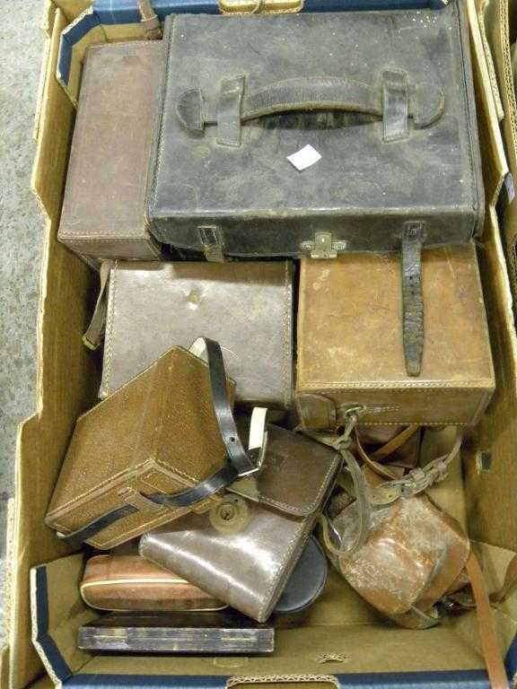 Appraisal: Photography A quantity of vintage leather camera cases etc